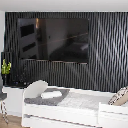 Q 10 Apartments, Czarna Perla