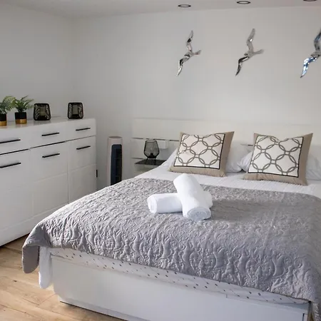 Q 10 Apartments, Czarna Perla *